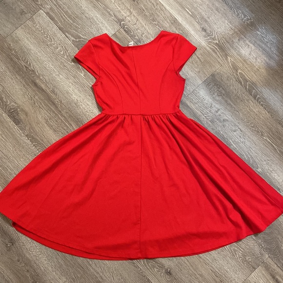 Cap sleeve red dress - Picture 2 of 5
